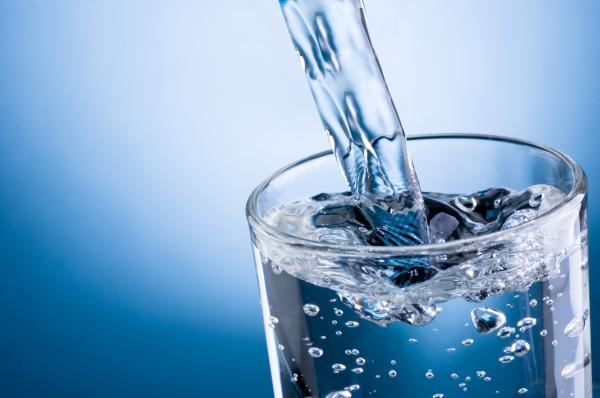 16 علت مهم برای نوشیدن آب