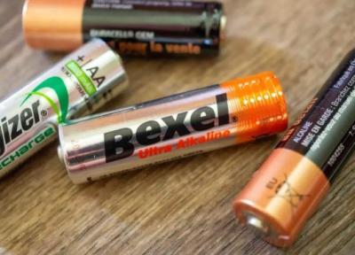 باتری قلمی قابل شارژ در برابر باتری یکبار مصرف؛ کدام مدل بهتر است؟