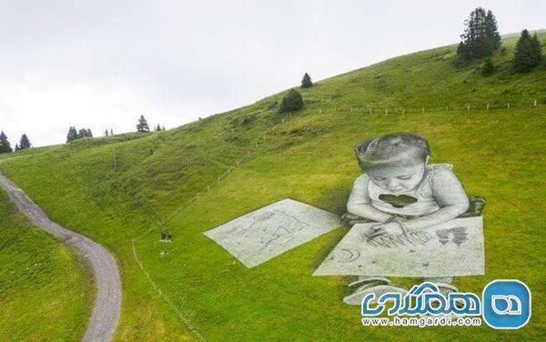 یک هنرمند سوئیسی از سرازیری کوه به عنوان بوم نقاشی استفاده می نماید