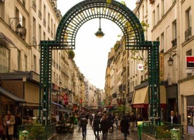شکم گردی در خیابان معروف مونتورگوی پاریس
