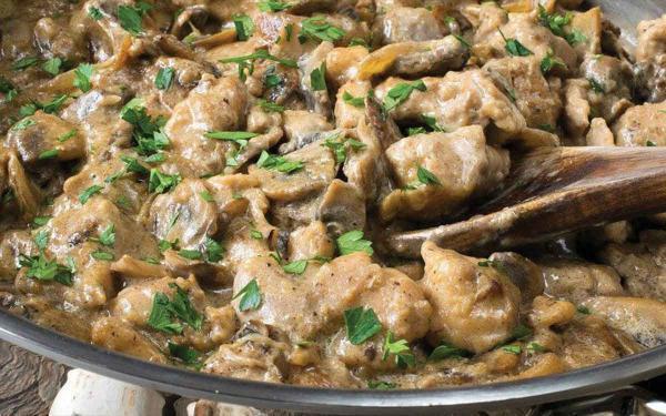 طرز تهیه بیف استراگانوف